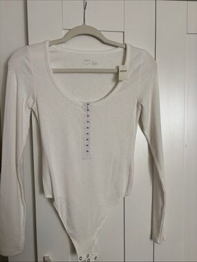 aerie Long-Sleeve Scoop Neck Bodysuit in white